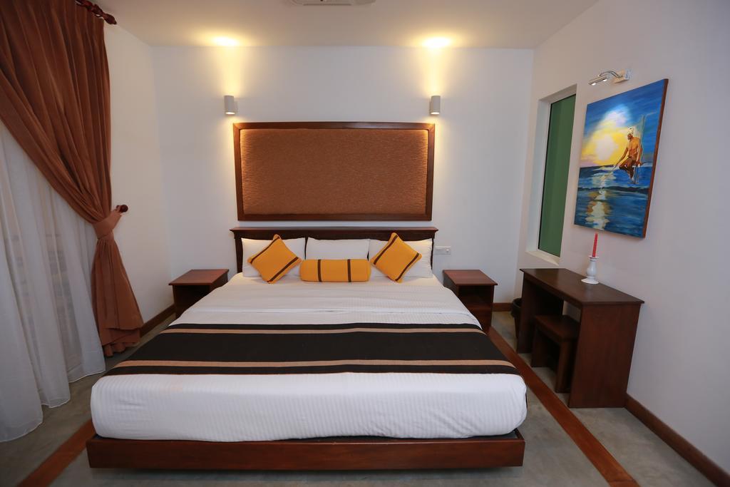 Refresh Hotel Hikkaduwa Εξωτερικό φωτογραφία