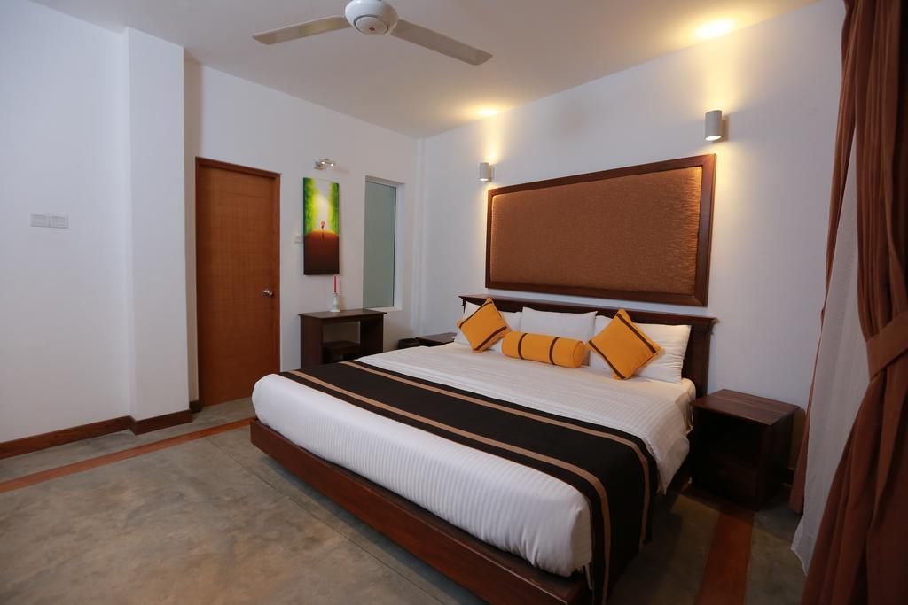 Refresh Hotel Hikkaduwa Εξωτερικό φωτογραφία